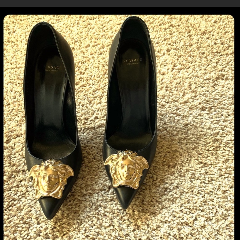 Authentic Versace Medusa head  Palazzo pumps